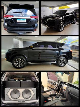 TOYOTA HILUX SW4 2.8 D-4D TURBO DIESEL SRX 7L 4X4 AUTOMÁTICO